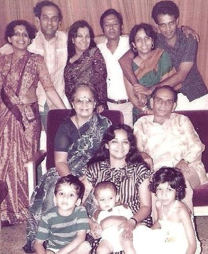 Bharati Achrekar's old picture with her family