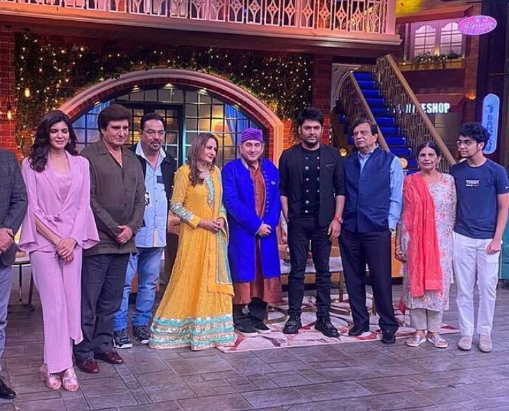 Pappu Khanna on the sets of The Kapil Sharma Show with the cast of the film Bhoot Uncle Tussi Great Ho