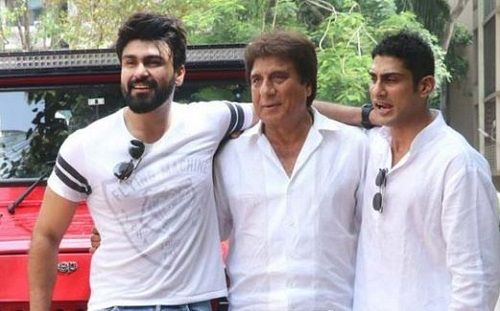 Juhi Babbar's father and brothers