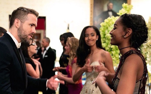 Sasha Obama talking to Ryan Reynolds with Malia Obama in the background