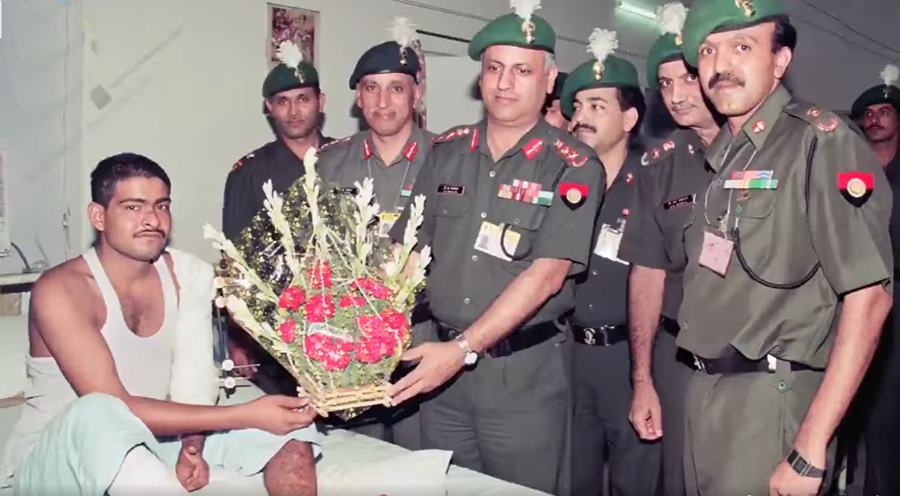 Yogendra Singh Yadav being greeted by the Army Chief V.P. Malik upon receiving the Param Vir Chakra