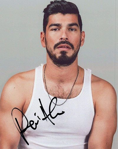 A signed picture of Raúl Castillo