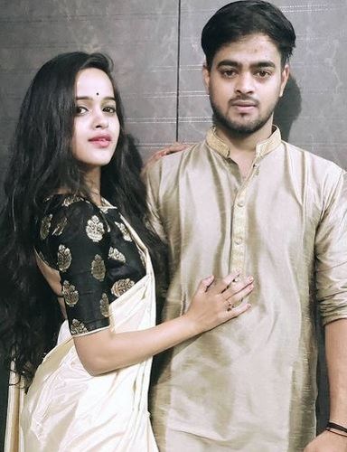 Chinmayee Salvi and her brother