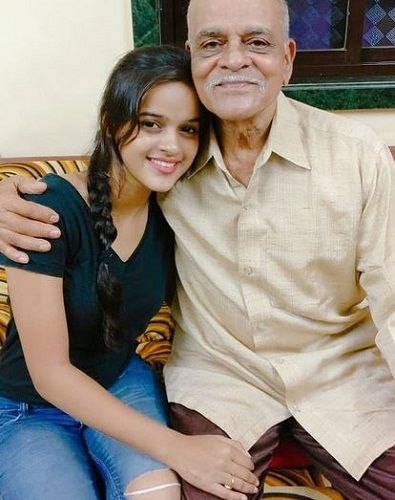 Chinmayee Salvi with her grandfather