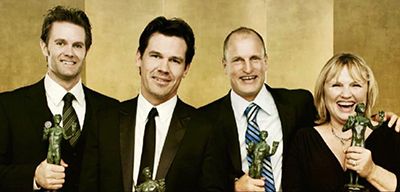 Garret Dillahunt holding his Screen Actors Guild Awards with his fellow cast members