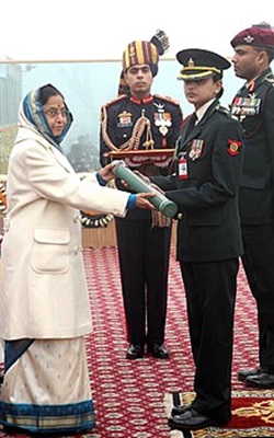 Major Mohit Sharma's wife, Major Rishima Sharma receiving the Ashoka Chakra award