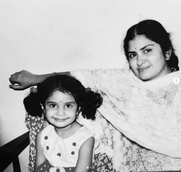 Manasa Varanasi with her mother