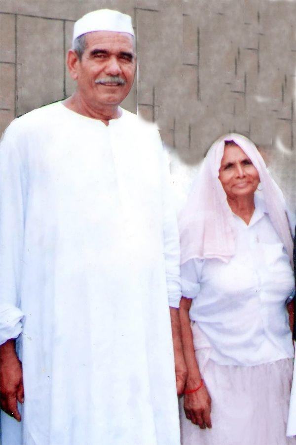 Naresh Tikait's parents, Mahendra Singh Tikait and Baljori Devi