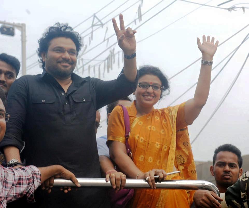 Priyanka Tibrewal and Babul Supriyo campaigning for BJP ahead of the Kolkata Municipal Corporation elections 2015