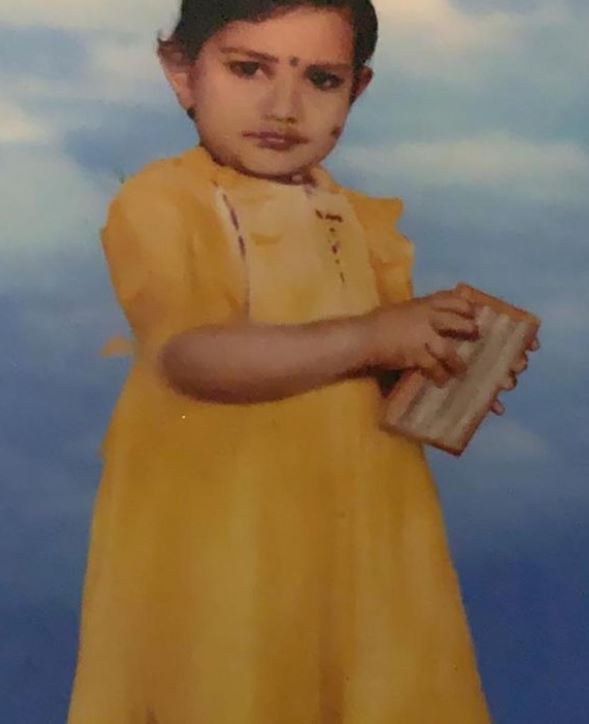 Rithu Manthra's childhood picture