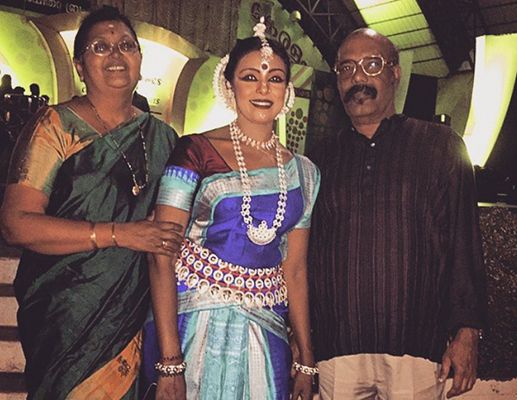 Sandhya Manoj with her parents