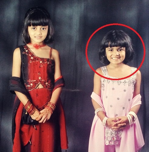 Shivani Patil's childhood picture with her sister