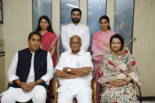 Anil Deshmukh with his wife, son, daughters-in-law, and Sharad Pawar