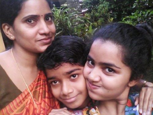 Anupama Parmeshwaram with her mother and brother