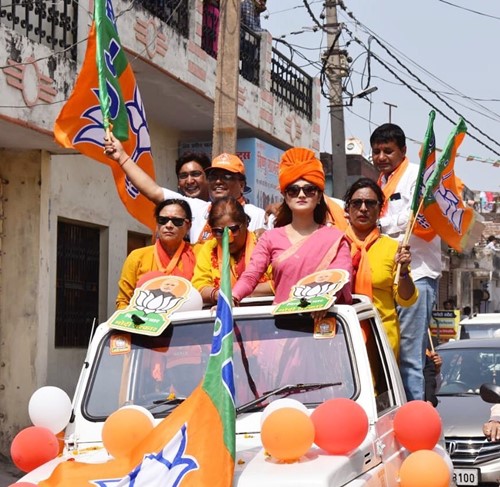 Arushi Nishank campaigning for BJP in a roadshow
