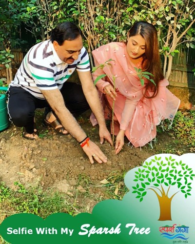 Arushi Nishank planting a tree with her father under the Sparsh Ganga campaign