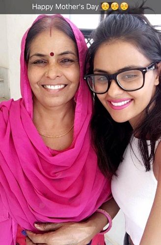 Priyanka Choudhary with her mother