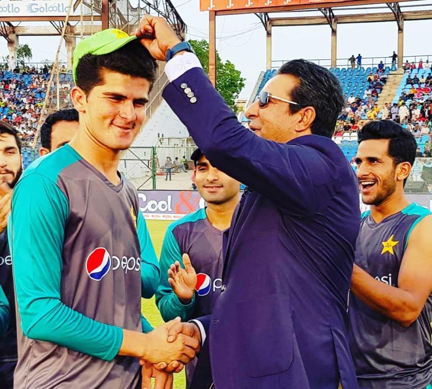 Shaheen Afridi receiving his T20 debut cap from Pakistani pace legend and Shaheen's idol Wasim Akram