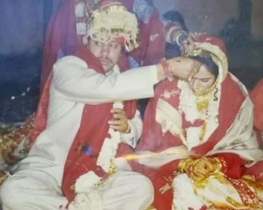 Tirath Singh Rawat and his wife Rashmi Tyagi on the day of their marriage on 9 December 1998