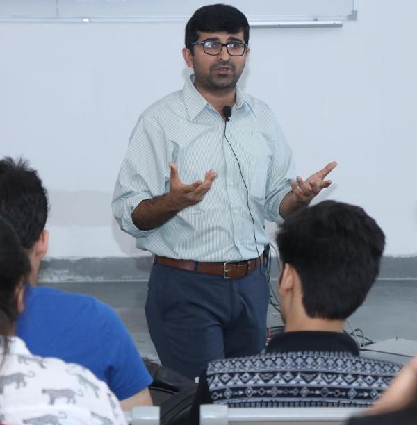 Varun Malhotra conducting a FLAP seminar