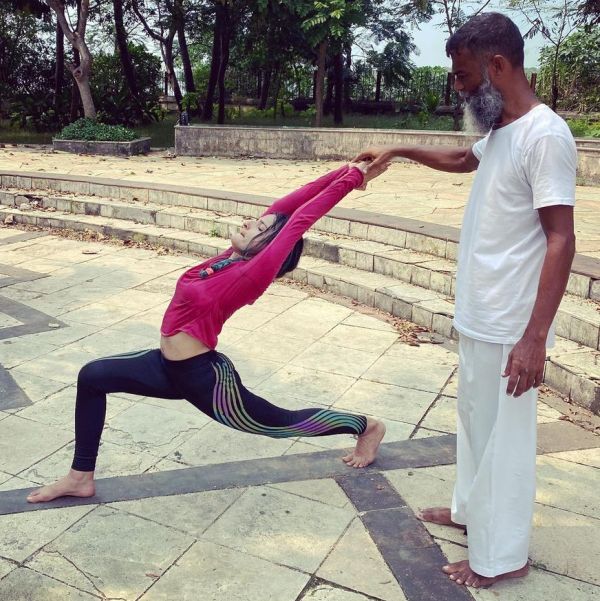 Rashmeet Kaur performing yoga