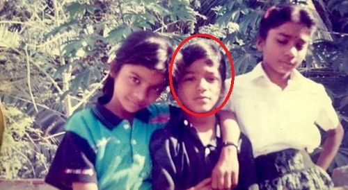 A childhood picture of Dhanush with his sisters