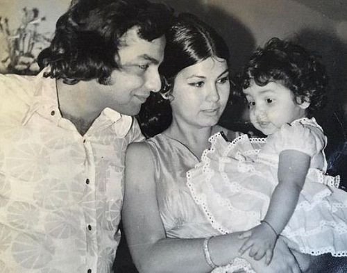 A childhood picture of Pooja Bhat with her parents