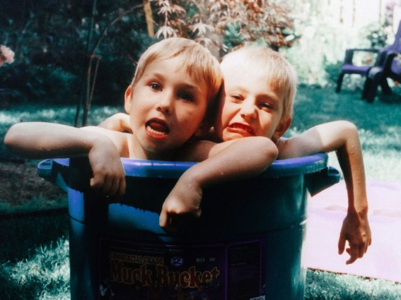 Childhood picture of Sam Kolder with his brother