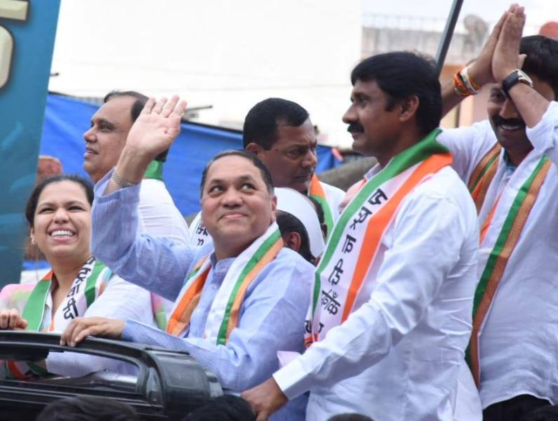 Dilip Walse Patil, along with his daughter (left) and other NCP party workers, campaigning in Ambegaon constituency ahead of 2019 Maharashtra Legislative Assembly election