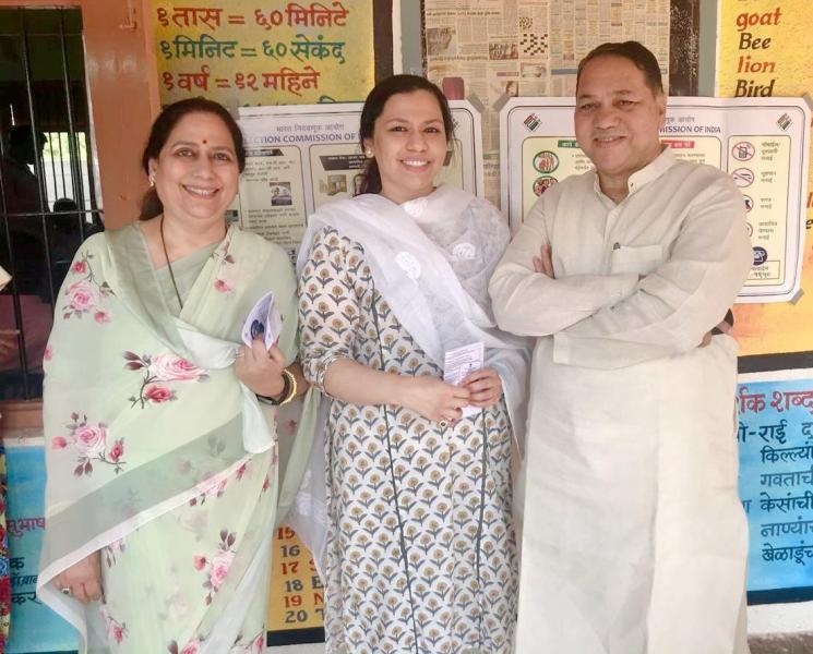 Dilip Walse Patil with his daughter (middle) and wife (left)