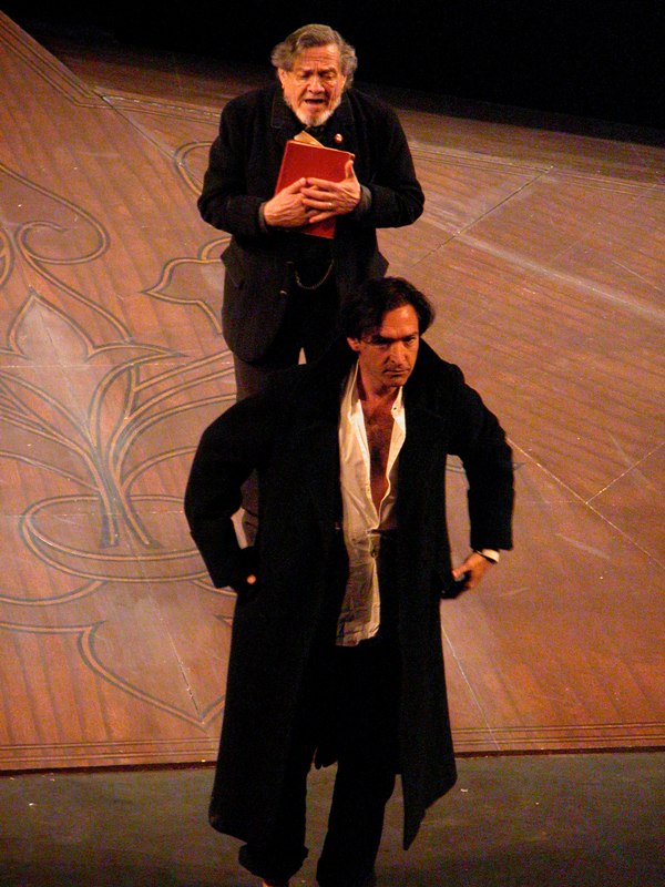 Ginés García Millán performing Hamlet (2004) at Teatro de La Abadía, a performing arts theater in Madrid, Spain