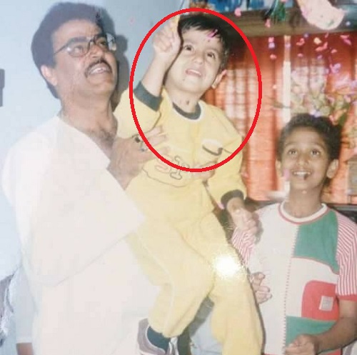Nikhil Kamath's childhood picture with his father and brother