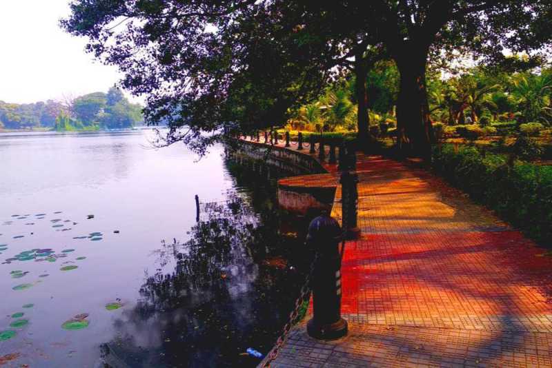 Rabindra Sarobar, an artificial lake in South Kolkata