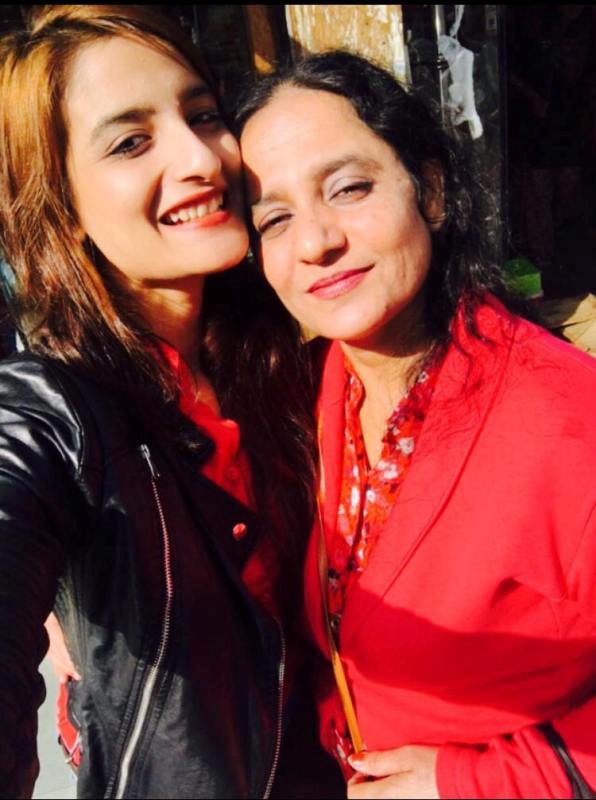 Rashmeet Kaur with her mother 