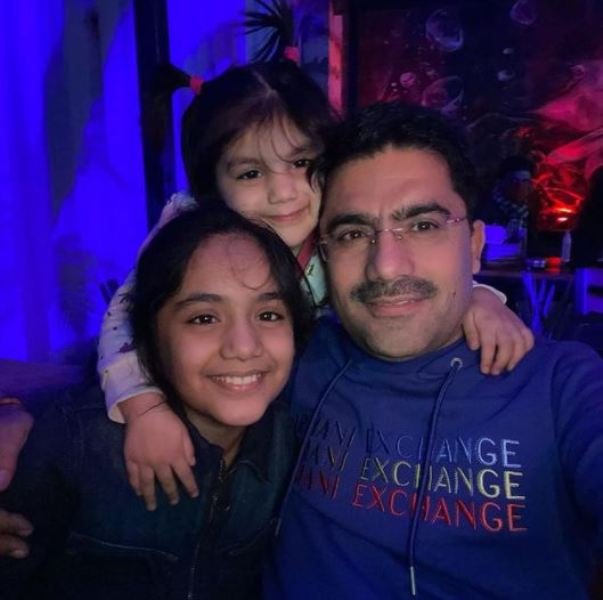 Rohit Sardana with his daughters