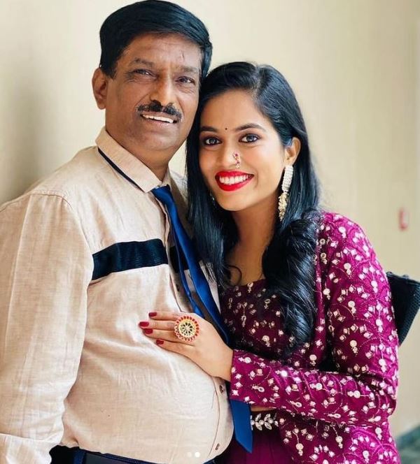 Sayli Kamble with her father