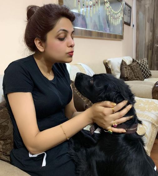 Sugandha Mishra with her pet dog