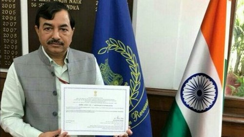 Sushil Chandra with the appointment letter as the Election Commissioner