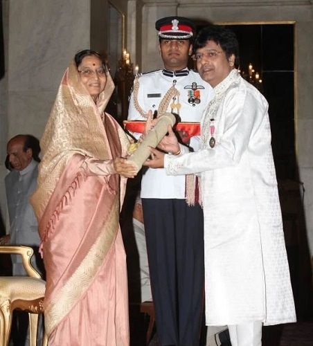 Vivek receiving the Padma Shri Award