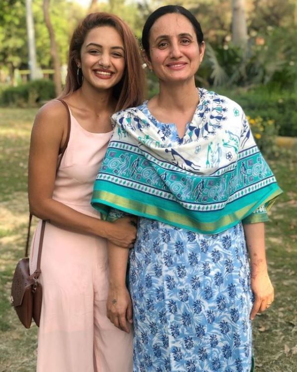 Aarushi Dutta with her mother