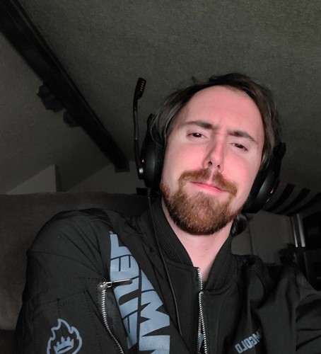 Who is asmongold girlfriend