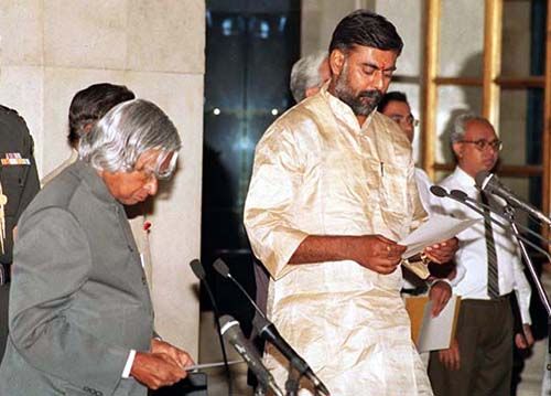 BJP leader Prahlad Singh Patel taking oath as the Union Minister of Coal and the then president of India AJP Abdul Kalam administering the oath at a Swearing-in-Ceremony in New Delhi on 24 May 2003