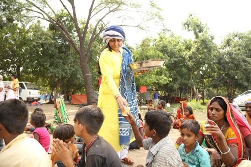 Bharti Shri Ji distributing food among needy people