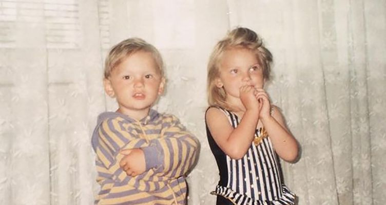 Childhood picture of Sandra Drzymalska with her brother