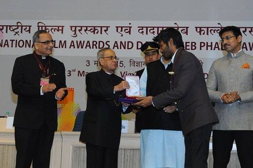 Dhanush receiving National Film Award