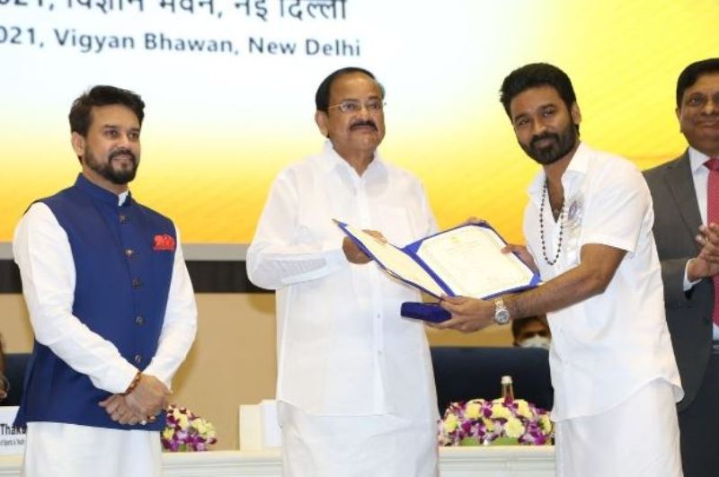 Dhanush receiving the National Film Award for Asuran