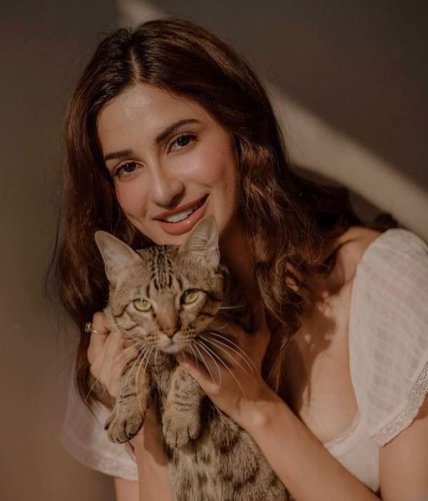 Diksha Singh cuddling with her cat