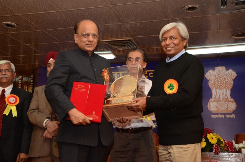 Dr. K. K. Aggarwal receiving the DST Award