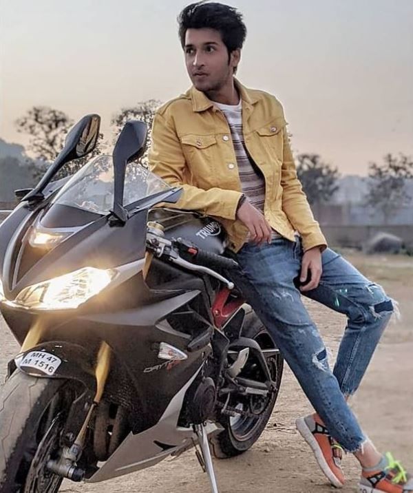 Rajat Verma posing with his Pulsar 200 bike