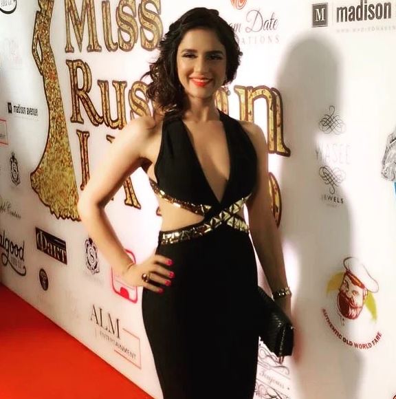 Shipra Khanna while posing before entering on the sets of The Miss Russian LA Pageant 2019